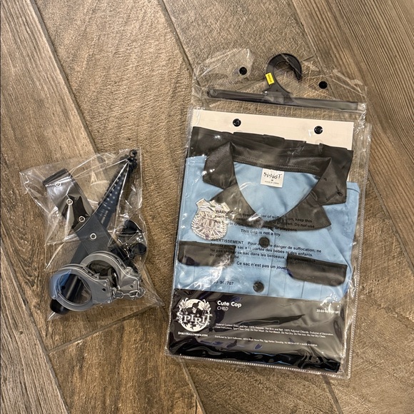 Spirit Cute Cop Police Officer Costume Size Medium - Picture 12 of 12